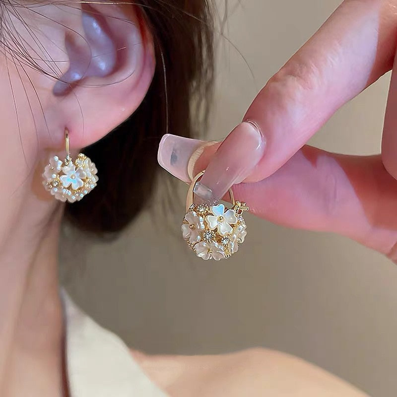 2024 Boucles d'oreilles en perles à la mode coréenne, avec un tempérament simple et polyvalent