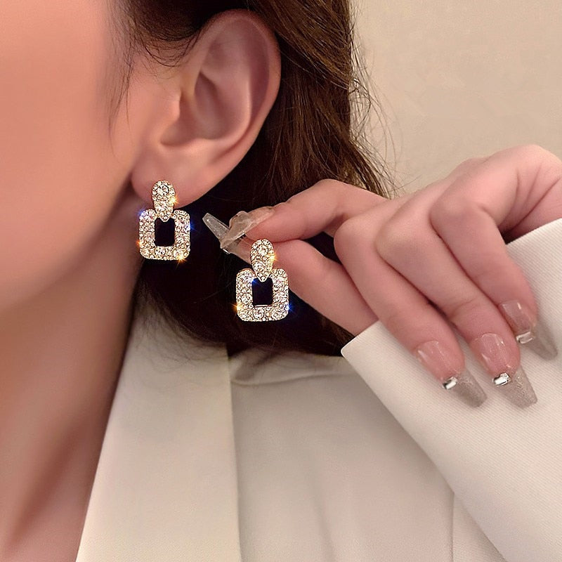 2024 Boucles d'oreilles en perles à la mode coréenne, avec un tempérament simple et polyvalent