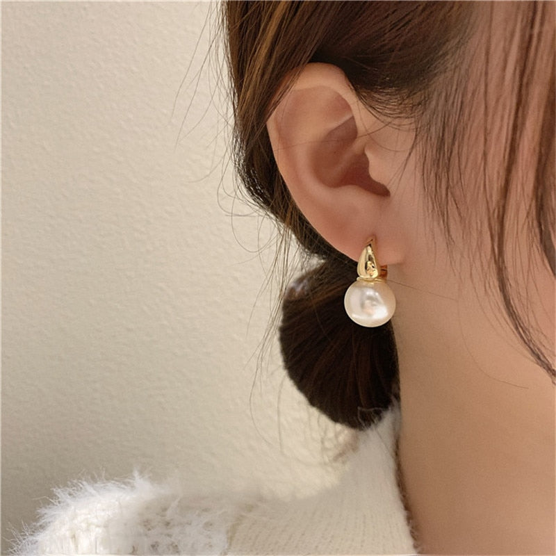 2024 Nouveau Clous d'oreilles en perles pour femmes, Minimalist Tiny Huggies Hoops, Eardrop de couleur or